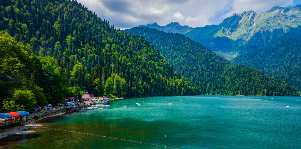 lake-ritsa-mountains-abkhazia (1).jpg