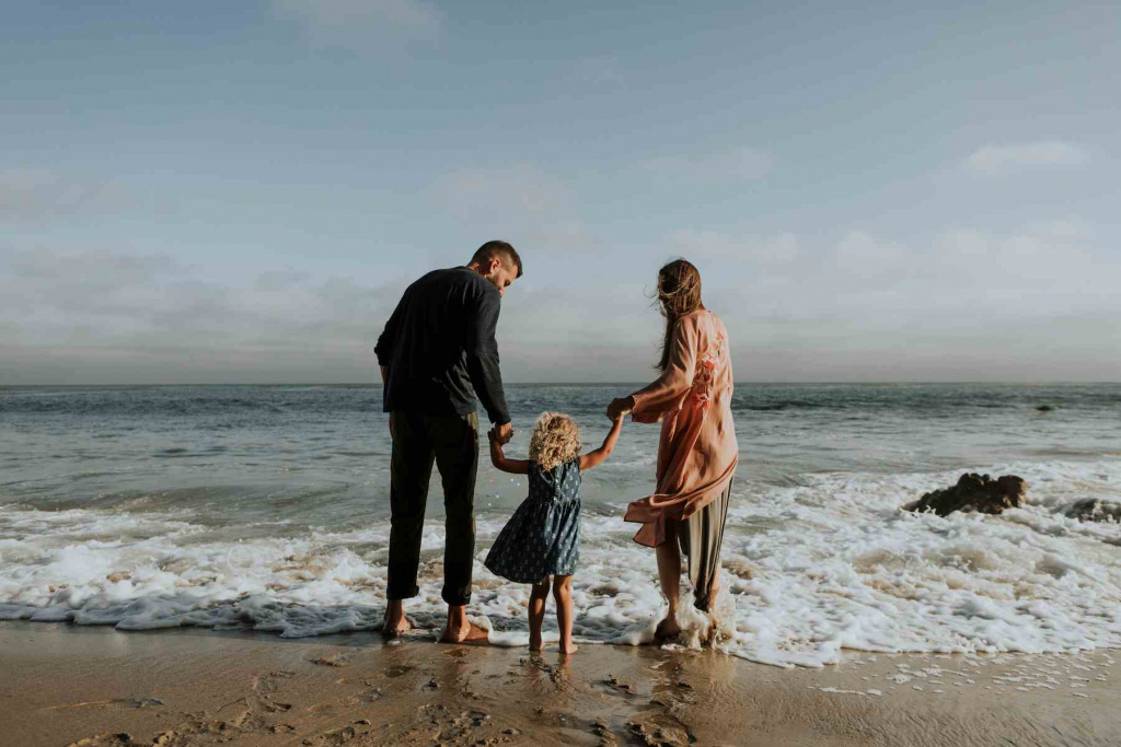 happy-family-beach (1).jpg