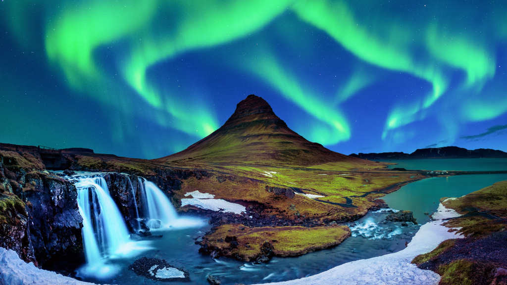 northern-light-aurora-borealis-kirkjufell-iceland-kirkjufell-mountains-winter (1).jpg
